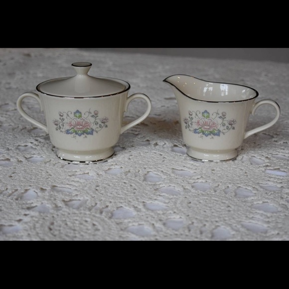 Lenox Fine China 14 place settings plus serving pieces - Picture 9 of 13
